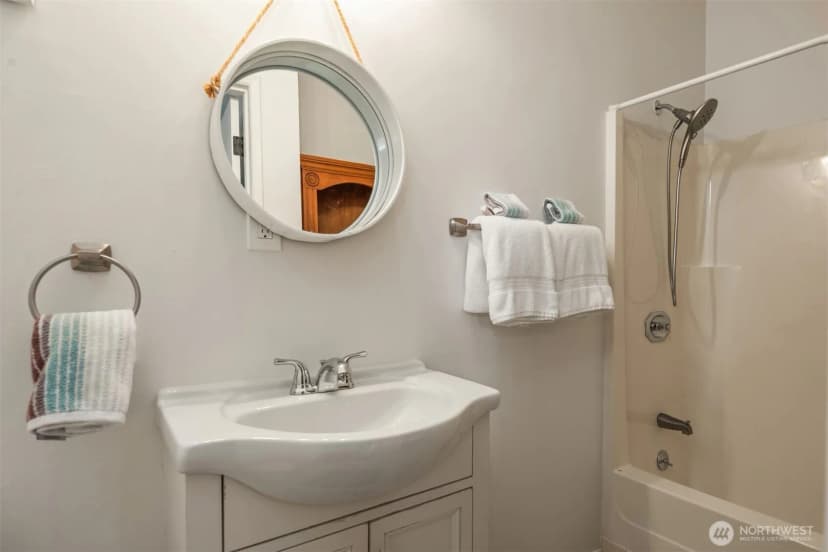 Property photo for 1602 W Lake Sammamish Parkway Se, Bellevue photo 26