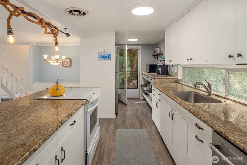Property photo for 1602 W Lake Sammamish Parkway Se, Bellevue photo 27