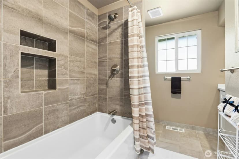Property photo for 860 Valley View Place Sw, Issaquah photo 14
