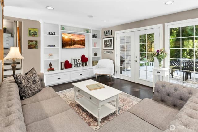 Property photo for 860 Valley View Place Sw, Issaquah photo 2