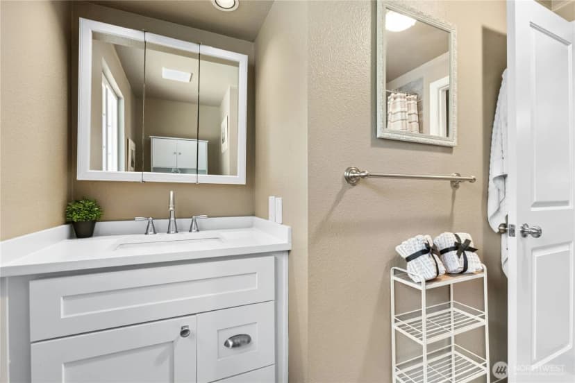 Property photo for 860 Valley View Place Sw, Issaquah photo 15