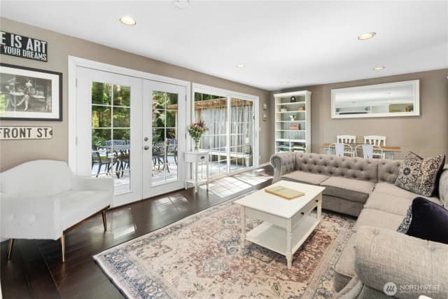 Property photo for 860 Valley View Place Sw, Issaquah photo 4