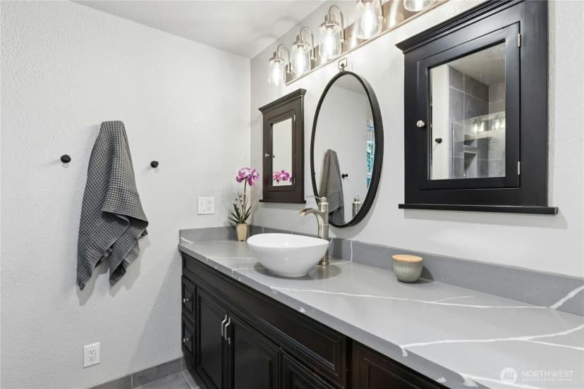 Property photo for 860 Valley View Place Sw, Issaquah photo 9