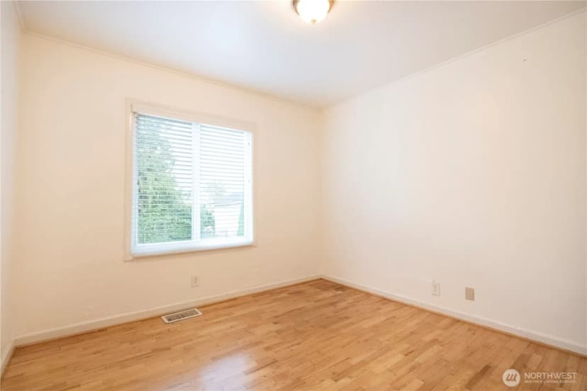 Property photo for 11634 25th Avenue S, Seattle photo 8