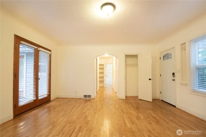 Property photo for 11634 25th Avenue S, Seattle photo 6