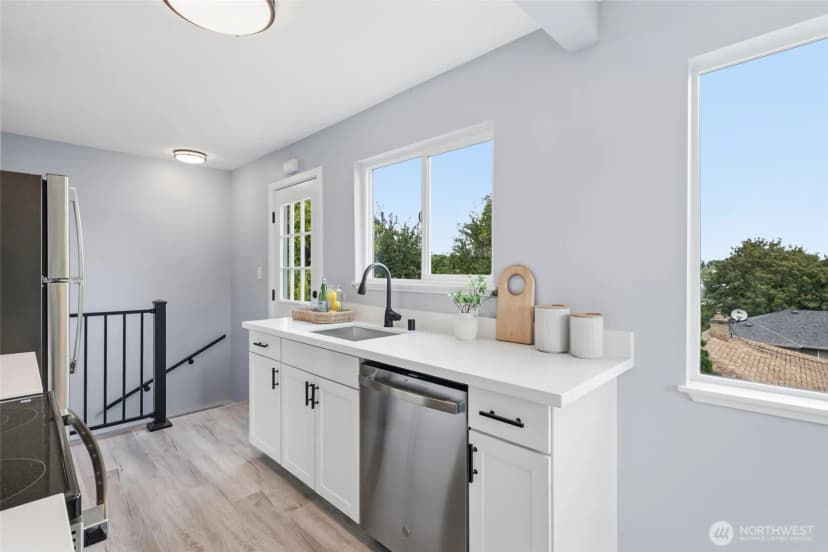 Property photo for 2517 23rd Avenue, Seattle photo 14