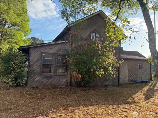 Property photo for 303 Peterson Street S, Roy