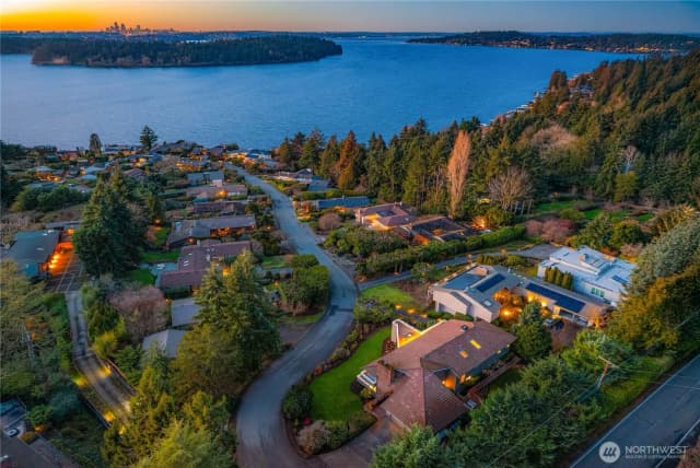 Property photo for 7580 Se 71st Street, Mercer Island, WA 98040