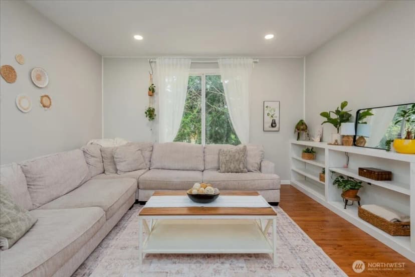 Property photo for 10410 Holly Drive #e, Everett photo 7