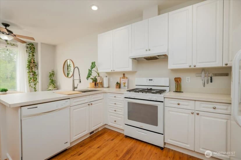 Property photo for 10410 Holly Drive #e, Everett photo 13