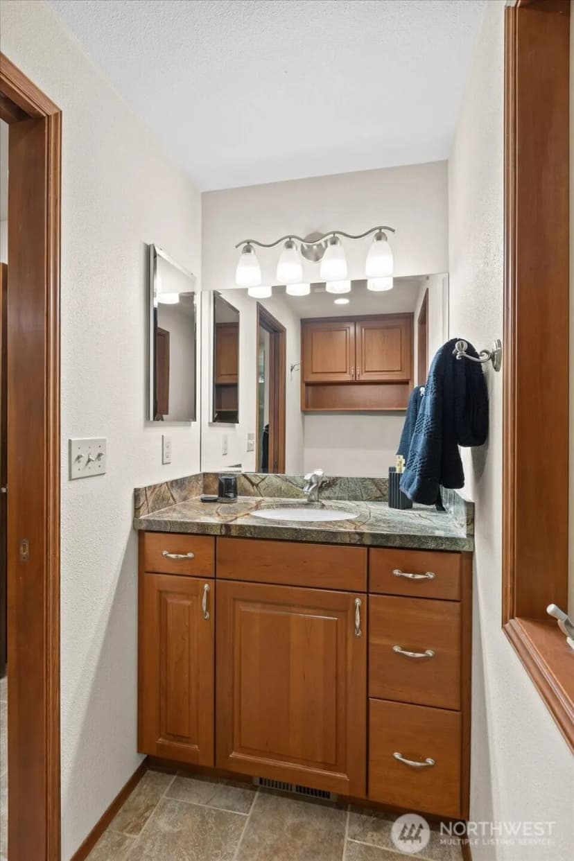 Property photo for 5204 137th Place Se, Bellevue photo 25