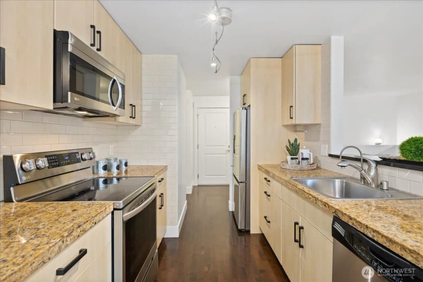 Property photo for 22910 90th Avenue W #d206, Edmonds photo 9