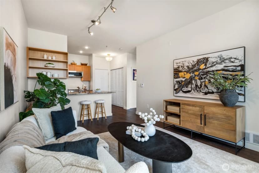 Property photo for 2414 1st Avenue #413, Seattle photo 6