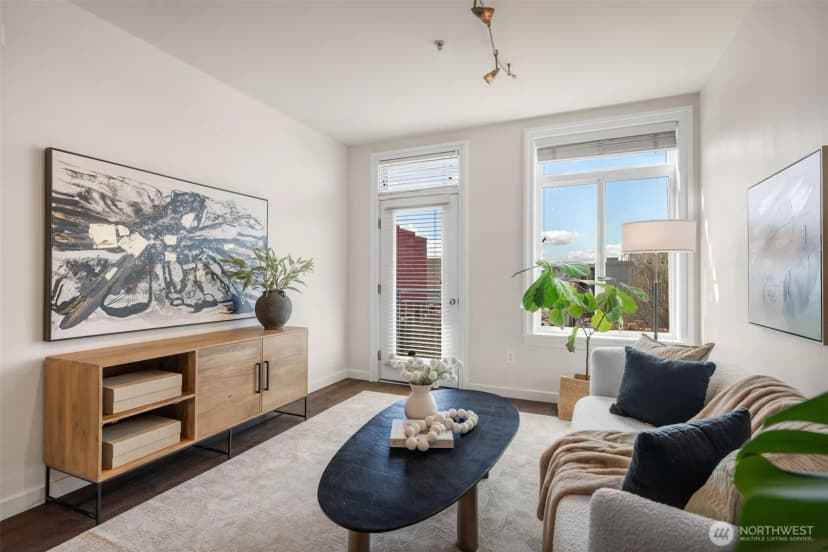 Property photo for 2414 1st Avenue #413, Seattle photo 3