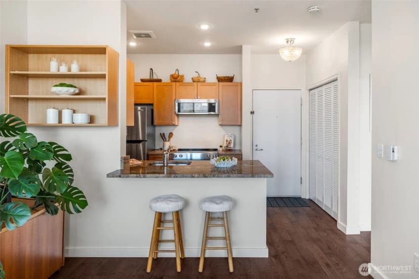 Property photo for 2414 1st Avenue #413, Seattle photo 7