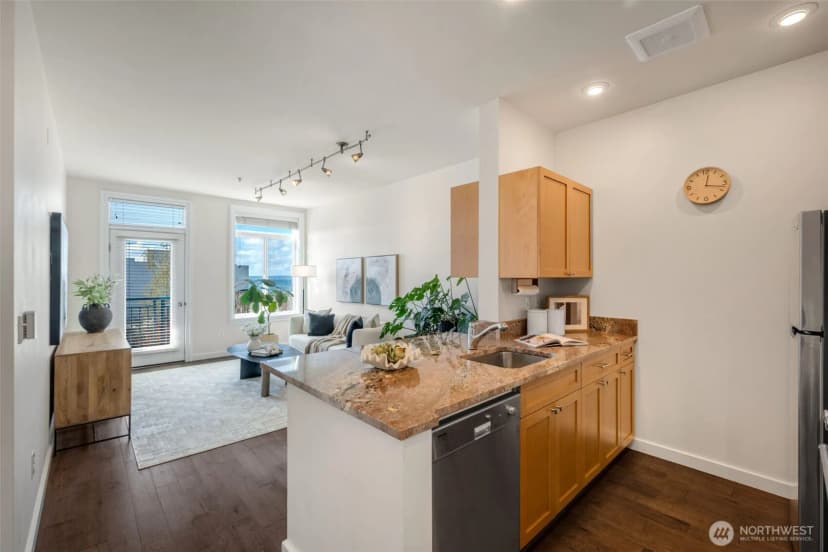 Property photo for 2414 1st Avenue #413, Seattle photo 9