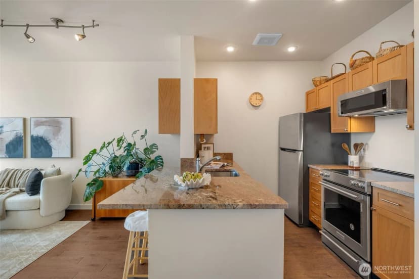 Property photo for 2414 1st Avenue #413, Seattle photo 8