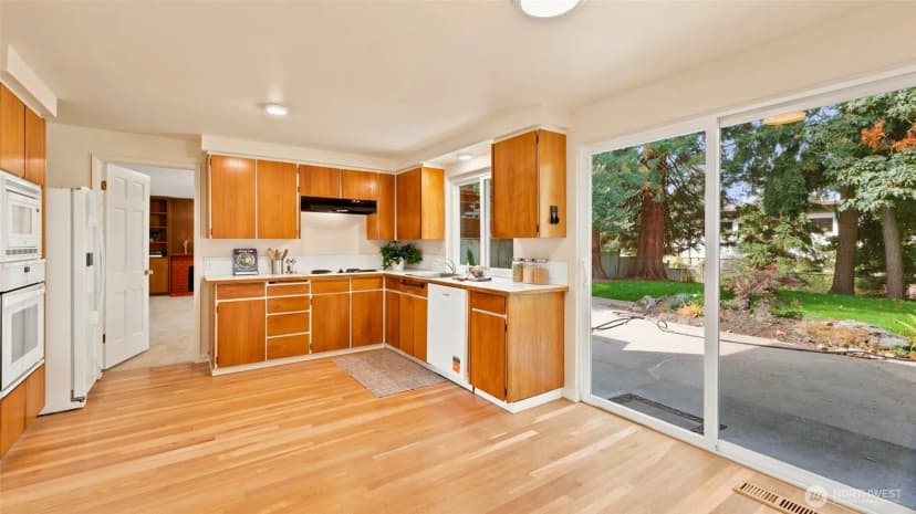 Property photo for 1003 144th Place S, Bellevue photo 14