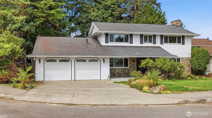Property photo for 1003 144th Place S, Bellevue photo 2