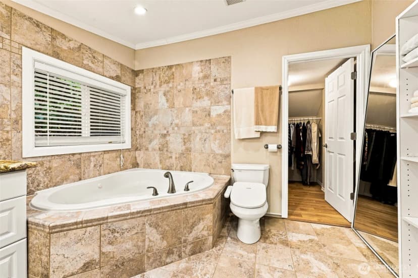 Property photo for 1626 Beach Drive Ne, Tacoma photo 19