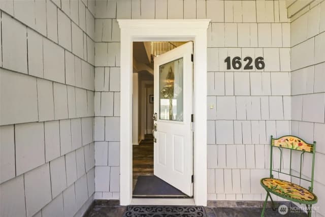 Property photo for 1626 Beach Drive Ne, Tacoma photo 5