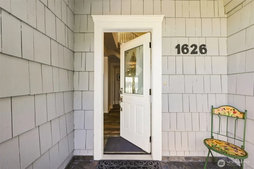 Property photo for 1626 Beach Drive Ne, Tacoma photo 5