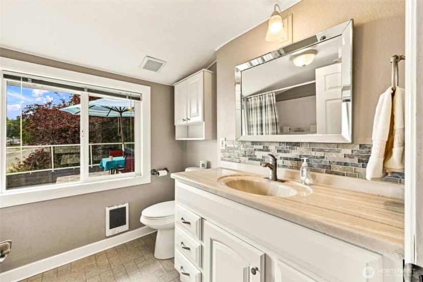 Property photo for 1626 Beach Drive Ne, Tacoma photo 23