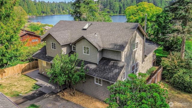 Property photo for 18404 W Spring Lake Drive Se, Renton photo 2