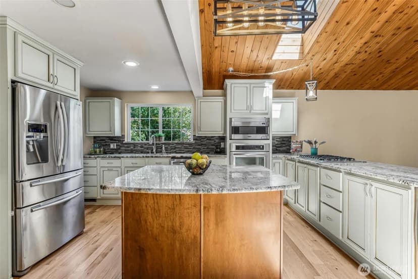 Property photo for 18404 W Spring Lake Drive Se, Renton photo 6