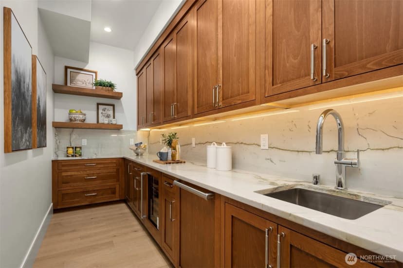 Property photo for 2544 39th Avenue E, Seattle photo 15