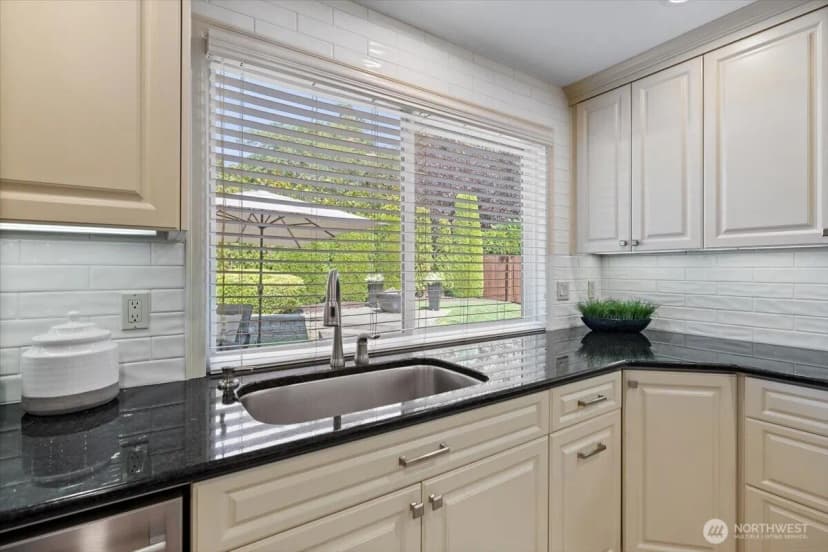 Property photo for 20404 Ne 35th Street, Sammamish photo 14