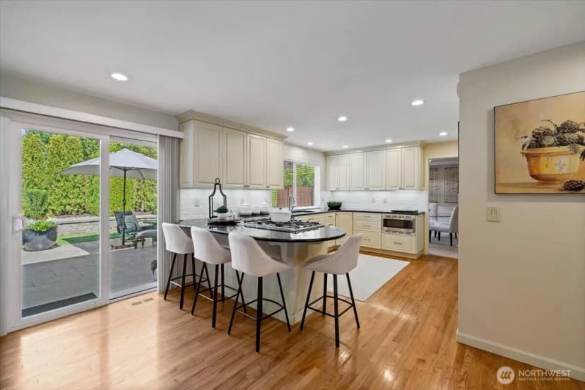 Property photo for 20404 Ne 35th Street, Sammamish photo 11