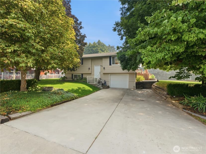 Property photo for 217 Ridgemont Drive, East Wenatchee photo 2