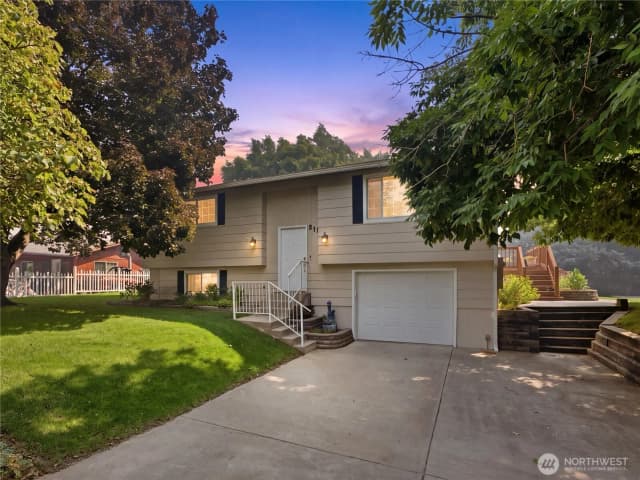 Property photo for 217 Ridgemont Drive, East Wenatchee
