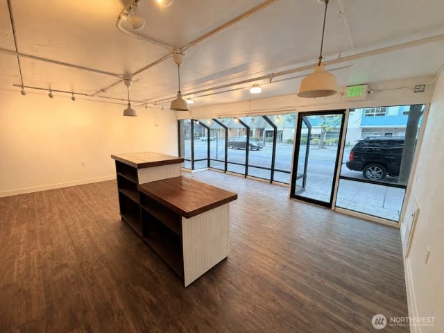 Property photo for 2521 1st Avenue #(r), Seattle photo 4