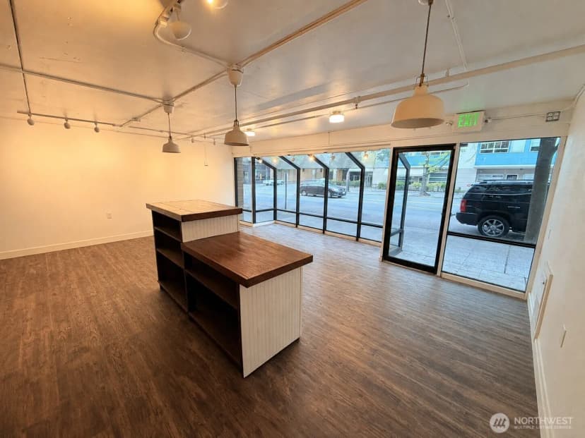Property photo for 2521 1st Avenue #(r), Seattle photo 4