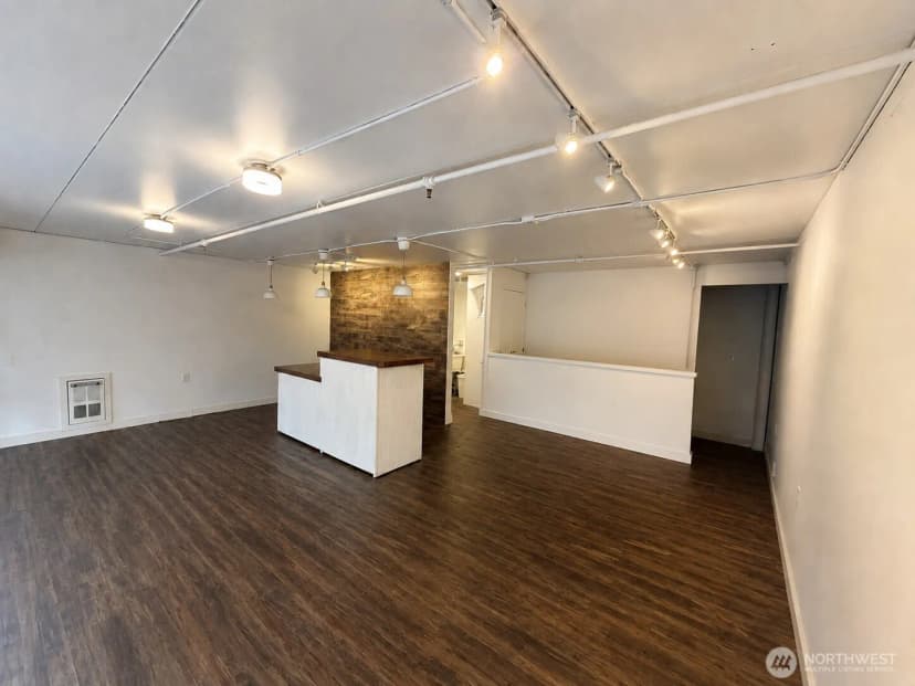 Property photo for 2521 1st Avenue #(r), Seattle photo 10