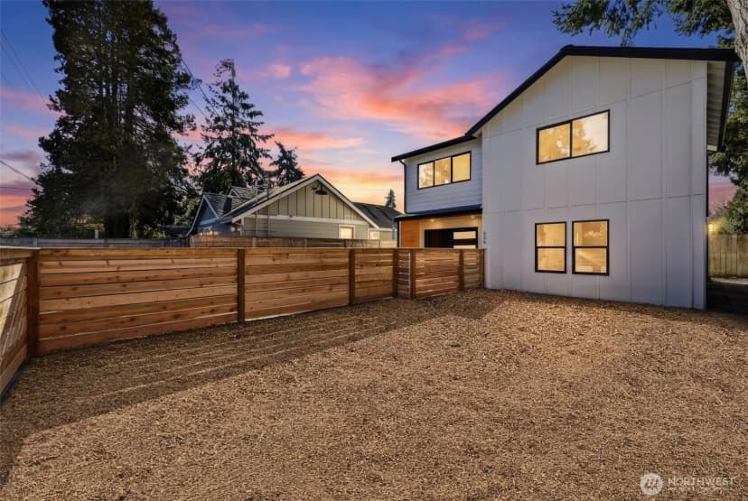 Property photo for 526 N 100th Street, Seattle photo 2