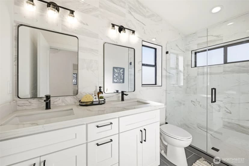 Property photo for 526 N 100th Street, Seattle photo 15