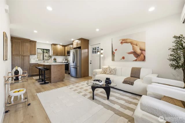 Property photo for 526 N 100th Street, Seattle photo 5