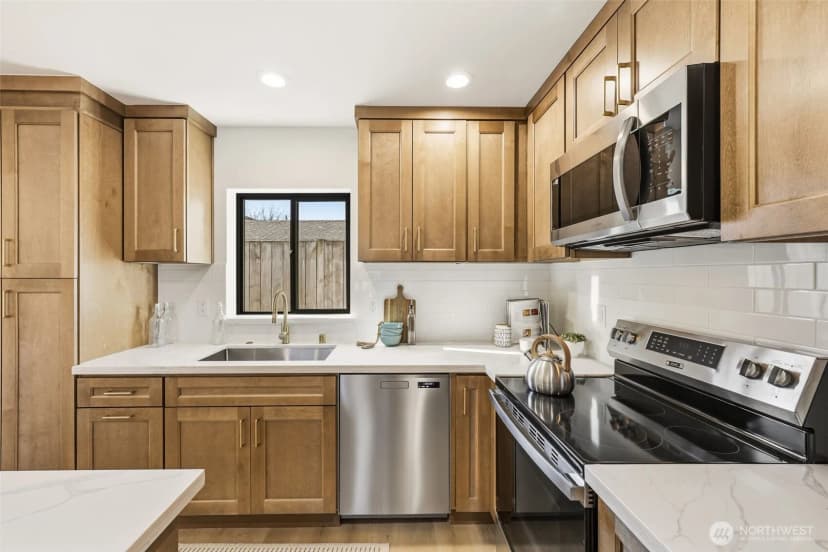 Property photo for 526 N 100th Street, Seattle photo 10