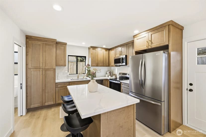Property photo for 526 N 100th Street, Seattle photo 8