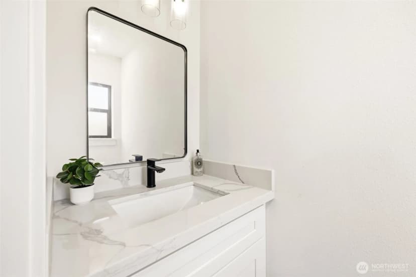 Property photo for 526 N 100th Street, Seattle photo 11