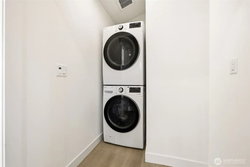Property photo for 526 N 100th Street, Seattle photo 12