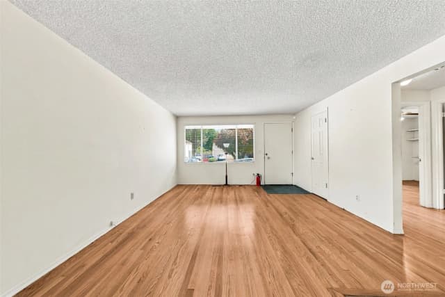 Property photo for 1111 Pierce Avenue Ne, Renton photo 4
