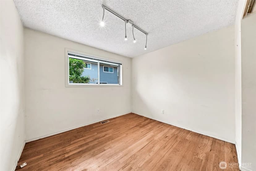 Property photo for 1111 Pierce Avenue Ne, Renton photo 17