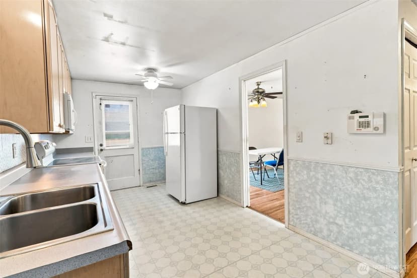 Property photo for 1111 Pierce Avenue Ne, Renton photo 7