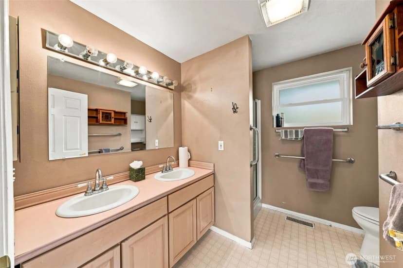 Property photo for 1111 Pierce Avenue Ne, Renton photo 22