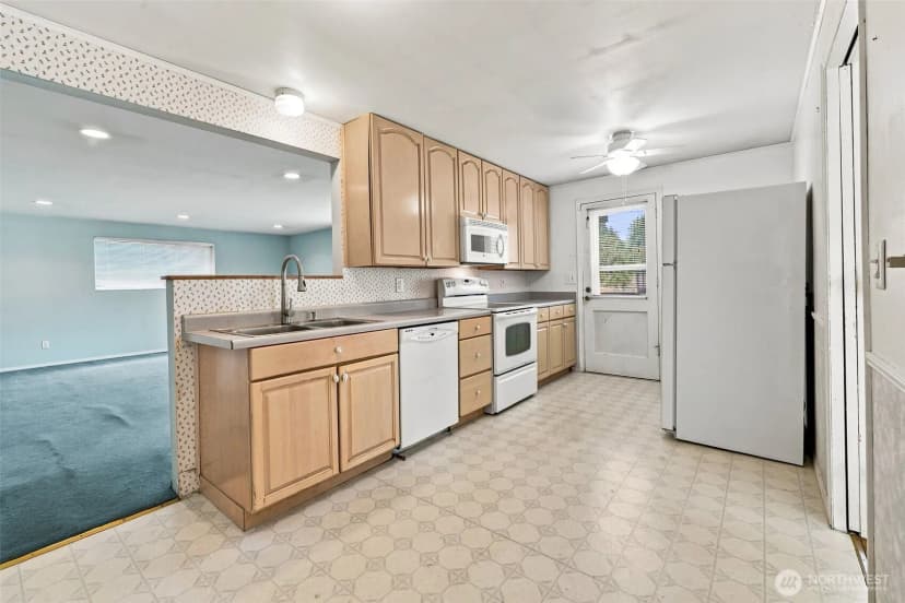 Property photo for 1111 Pierce Avenue Ne, Renton photo 6