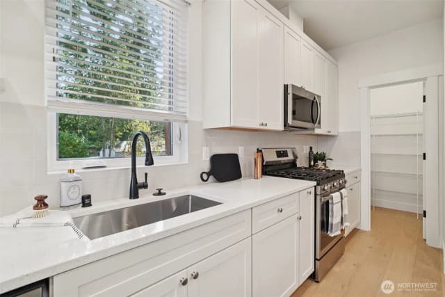 Property photo for 8014 222nd Street Sw, Edmonds photo 3